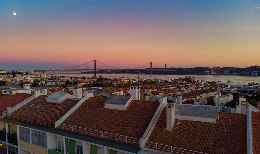 Wine & Books Lisboa Hotel Létesítmények fotó View of the roofs of the houses of the parish of Santo Estêvão.